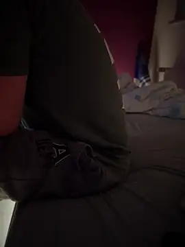 Snapshot of Bennyben8604 chatting on December 20, 2024, 1:36 am Bennyben8604 online show from December 20, 2024, 1:36 am