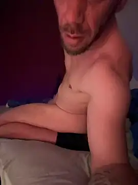 Snapshot of Bennyben8604 chatting on February 24, 2025, 2:30 am Bennyben8604 online show from February 24, 2025, 2:30 am