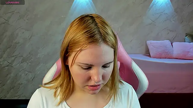 Snapshot of Stacy_Luv chatting on February 2, 2026, 9:08 am Stacy Luv online show from February 2, 2026, 9:08 am