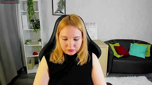 Snapshot of Stacy_Luv chatting on February 5, 2026, 9:03 am Stacy Luv online show from February 5, 2026, 9:03 am