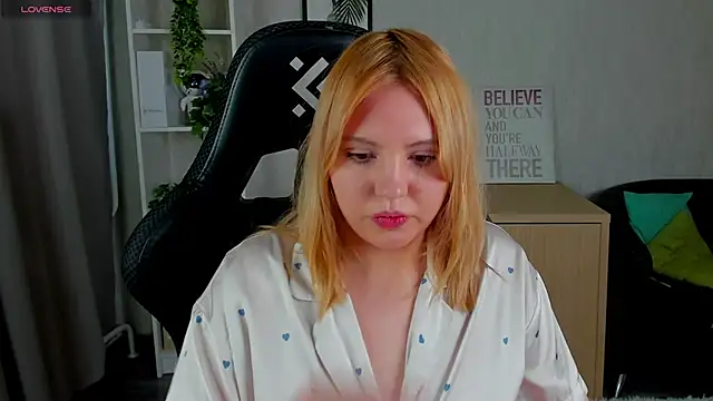 Snapshot of Stacy_Luv chatting on February 11, 2026, 9:25 am Stacy Luv online show from February 11, 2026, 9:25 am