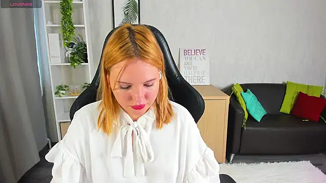 Snapshot of Stacy_Luv chatting on February 14, 2026, 9:06 am Stacy Luv online show from February 14, 2026, 9:06 am