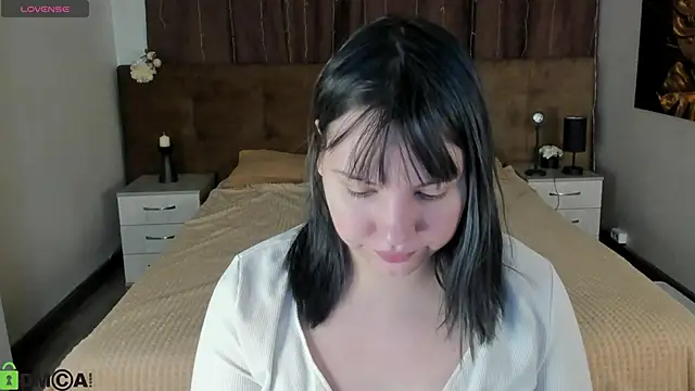 Snapshot of Stacy_Luv chatting on February 19, 2026, 8:32 am Stacy Luv online show from February 19, 2026, 8:32 am