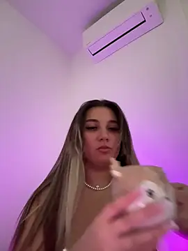 Snapshot of babyyboomm chatting on December 2, 2024, 7:36 am babyyboomm online show from December 2, 2024, 7:36 am