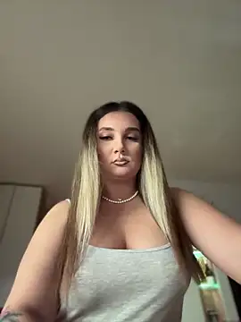 Snapshot of babyyboomm chatting on December 19, 2024, 8:02 pm babyyboomm online show from December 19, 2024, 8:02 pm