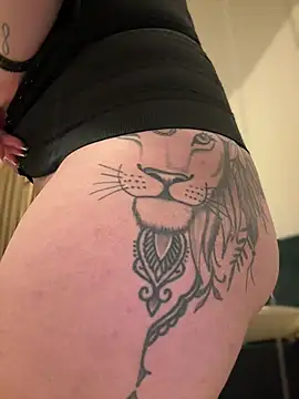 Snapshot of babyyboomm chatting on February 6, 2025, 11:37 pm babyyboomm online show from February 6, 2025, 11:37 pm