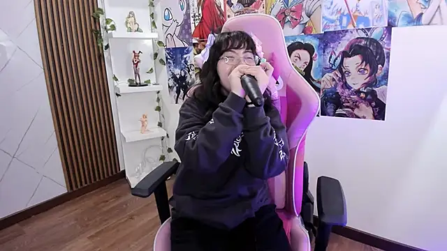 Snapshot of Purplee_Baby chatting on December 4, 2024, 9:24 pm Purplee Baby online show from December 4, 2024, 9:24 pm