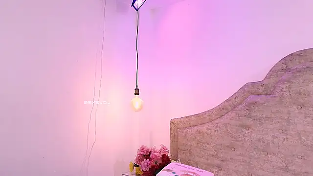 Snapshot of Purplee_Baby chatting on December 6, 2024, 2:35 am Purplee Baby online show from December 6, 2024, 2:35 am