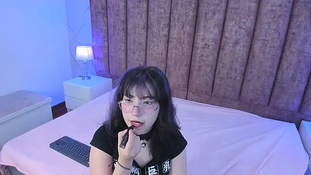 Snapshot of Purplee_Baby chatting on January 2, 2025, 10:44 pm Purplee Baby online show from January 2, 2025, 10:44 pm