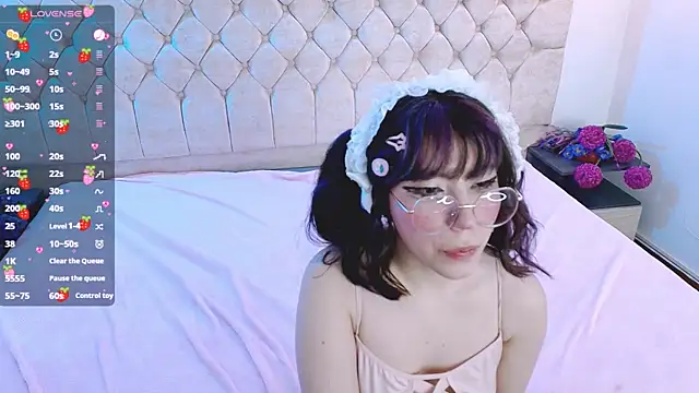 Snapshot of Purplee_Baby chatting on January 5, 2025, 12:42 am Purplee Baby online show from January 5, 2025, 12:42 am