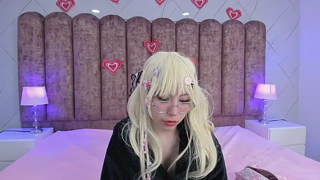 Snapshot of Purplee_Baby chatting on February 16, 2025, 4:42 am Purplee Baby online show from February 16, 2025, 4:42 am