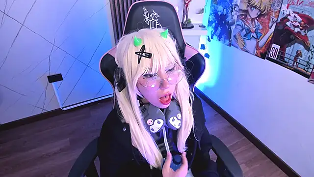 Snapshot of Purplee_Baby chatting on February 19, 2025, 7:59 pm Purplee Baby online show from February 19, 2025, 7:59 pm