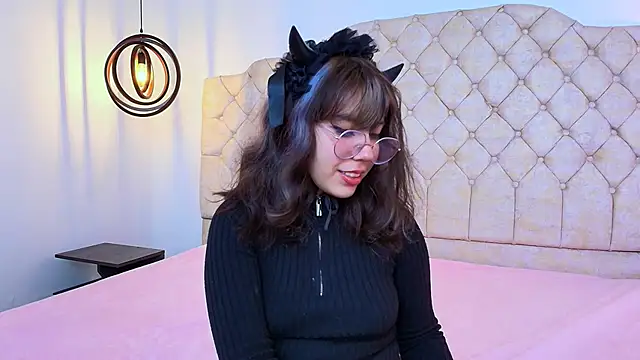 Snapshot of Purplee_Baby chatting on March 6, 2025, 9:53 pm Purplee Baby online show from March 6, 2025, 9:53 pm