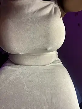 Cherrytowild online show from February 8, 2026, 4:05 am