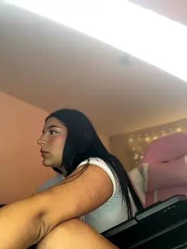 Snapshot of AntonellaRosse_ chatting on December 3, 2024, 8:27 am AntonellaRosse online show from December 3, 2024, 8:27 am