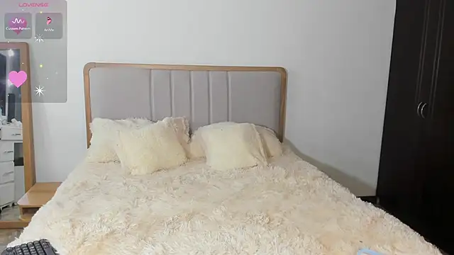 Snapshot of AntonellaRosse_ chatting on February 27, 2025, 12:32 am AntonellaRosse online show from February 27, 2025, 12:32 am