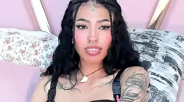 Snapshot of Eva_Benely chatting on December 20, 2024, 8:06 am Eva Benely online show from December 20, 2024, 8:06 am