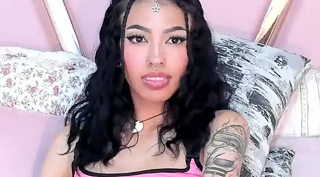 Snapshot of Eva_Benely chatting on December 20, 2024, 11:10 am Eva Benely online show from December 20, 2024, 11:10 am