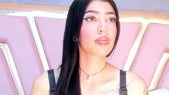 Snapshot of Eva_Benely chatting on January 15, 2025, 6:43 am Eva Benely online show from January 15, 2025, 6:43 am