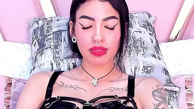 Snapshot of Eva_Benely chatting on January 17, 2025, 9:17 am Eva Benely online show from January 17, 2025, 9:17 am