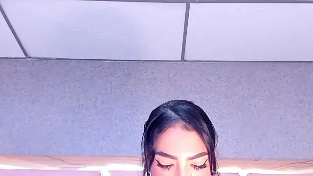 Snapshot of Eva_Benely chatting on January 21, 2025, 6:54 am Eva Benely online show from January 21, 2025, 6:54 am