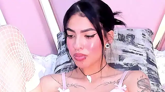 Snapshot of Eva_Benely chatting on January 21, 2025, 9:57 am Eva Benely online show from January 21, 2025, 9:57 am