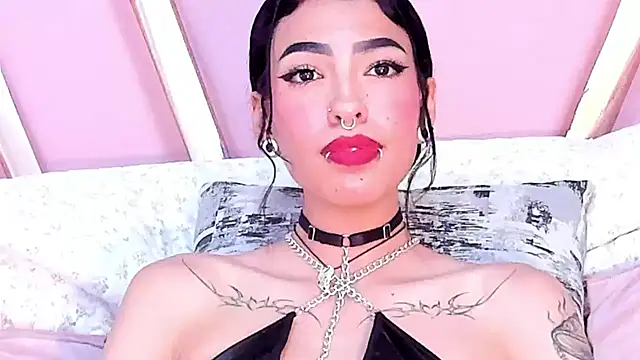 Snapshot of Eva_Benely chatting on January 22, 2025, 7:35 am Eva Benely online show from January 22, 2025, 7:35 am