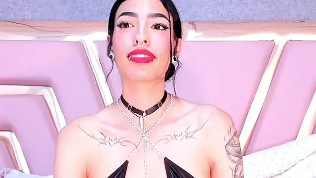 Snapshot of Eva_Benely chatting on January 22, 2025, 10:40 am Eva Benely online show from January 22, 2025, 10:40 am