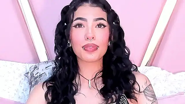 Snapshot of Eva_Benely chatting on January 24, 2025, 3:22 am Eva Benely online show from January 24, 2025, 3:22 am