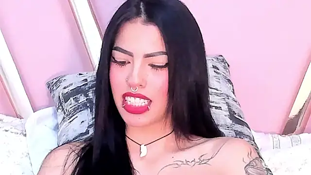 Snapshot of Eva_Benely chatting on January 27, 2025, 3:47 am Eva Benely online show from January 27, 2025, 3:47 am