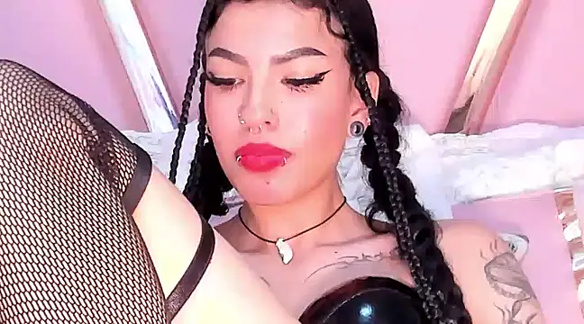 Snapshot of Eva_Benely chatting on March 7, 2025, 9:18 am Eva Benely online show from March 7, 2025, 9:18 am