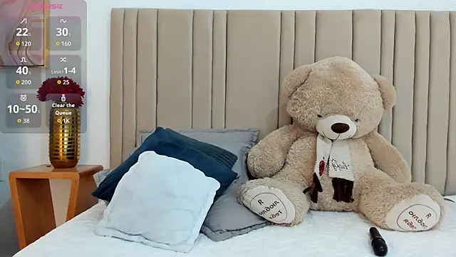 izadii online show from November 3, 2025, 6:42 pm