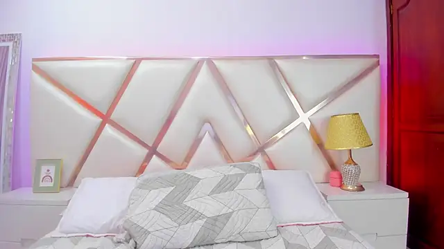 Snapshot of NinnaVous chatting on January 21, 2025, 5:30 pm NinnaVous online show from January 21, 2025, 5:30 pm