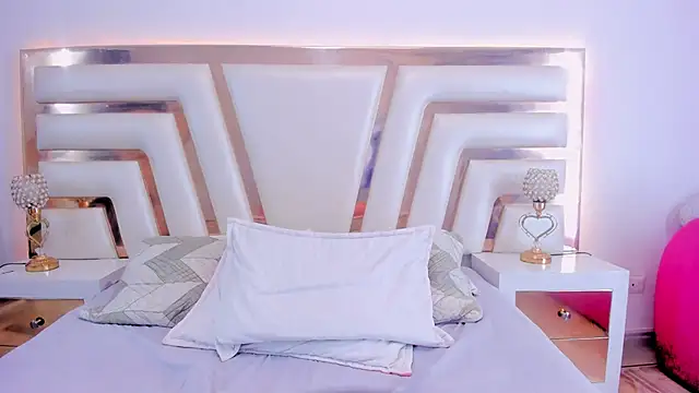 Snapshot of NinnaVous chatting on March 13, 2025, 4:56 pm NinnaVous online show from March 13, 2025, 4:56 pm