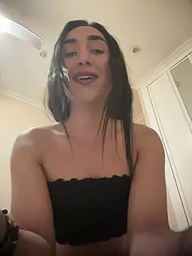 alice jhonson  online show from April 14, 2026, 8:59 pm