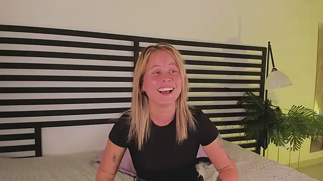 stefanny ruiz  online show from January 16, 2025, 3:46 pm