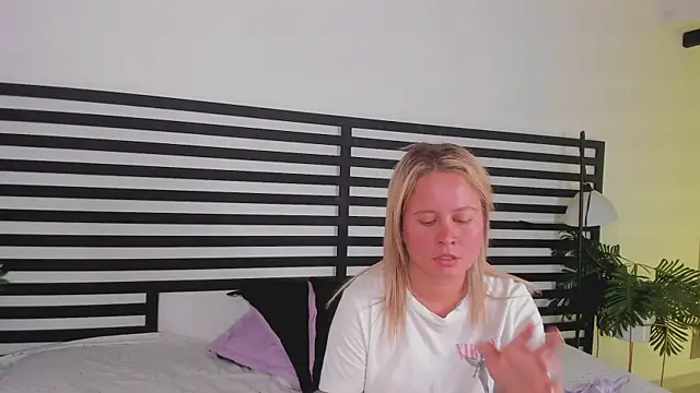 stefanny ruiz  online show from January 20, 2025, 3:28 pm