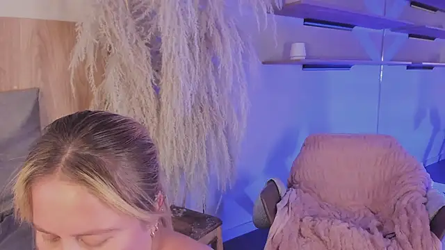 stefanny ruiz  online show from February 27, 2025, 6:20 pm