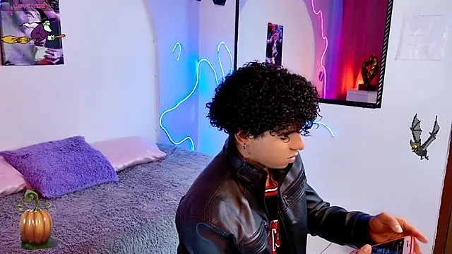 Noah Smith04 online show from October 25, 2025, 8:14 pm