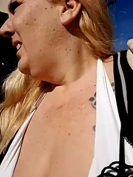 BecciDeluxe online show from December 21, 2025, 11:39 am