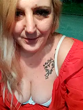 BecciDeluxe online show from January 5, 2026, 5:27 pm