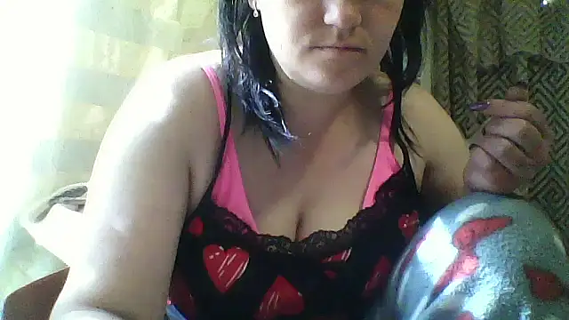 Snapshot of HollyLaBerry chatting on May 16, 2026, 6:32 am HollyLaBerry online show from May 16, 2026, 6:32 am
