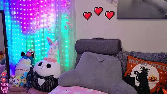 Angel-Lewd-Cake online show from April 10, 2026, 4:06 am