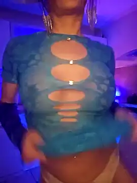 Snapshot of Luna_Kitanna chatting on December 6, 2024, 10:19 pm Luna Kitanna online show from December 6, 2024, 10:19 pm