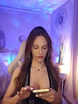 Snapshot of Luna_Kitanna chatting on June 6, 2026, 8:24 pm Luna Kitanna online show from June 6, 2026, 8:24 pm