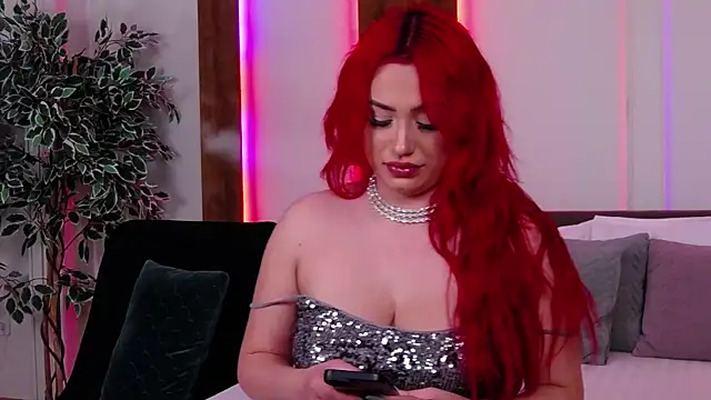 EmyHilton online show from November 8, 2025, 6:13 am