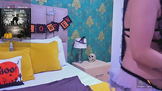 SuzanSmithh online show from October 18, 2025, 2:29 pm