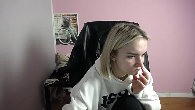 viktoria lovely online show from March 27, 2026, 8:26 am