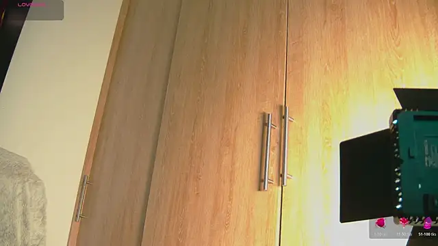 aidaadams online show from October 26, 2025, 10:54 am