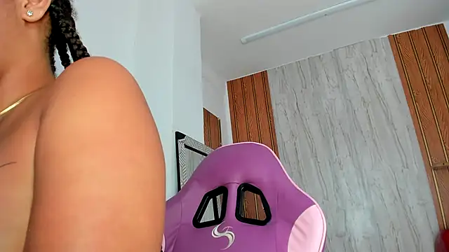 Alika01 online show from October 12, 2025, 2:05 pm